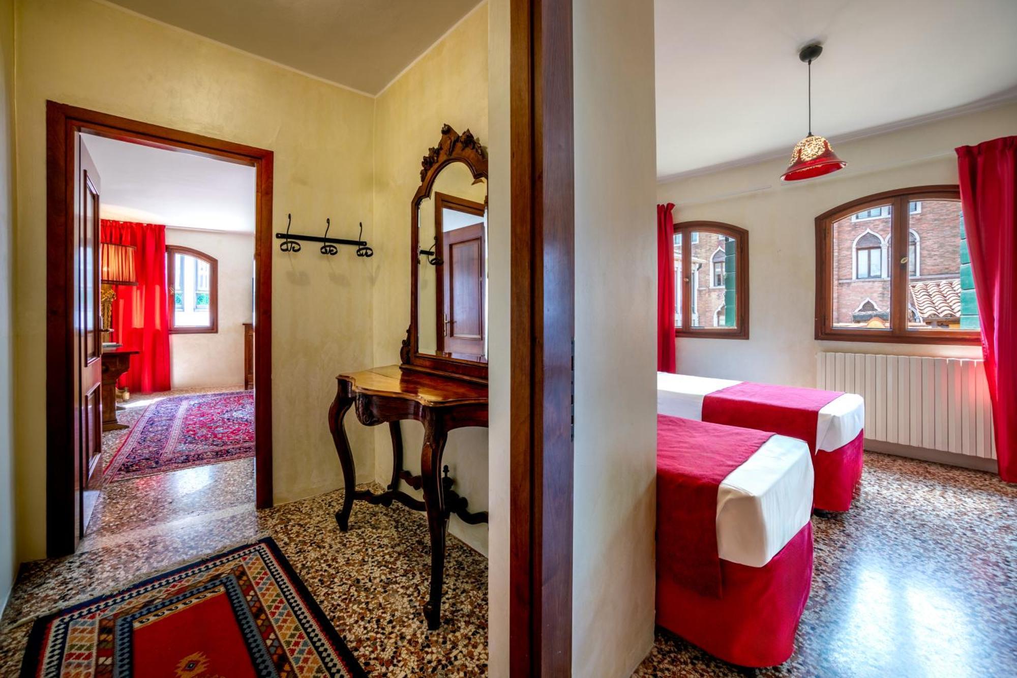Palazzo San Luca Hotel Венеция Стая снимка