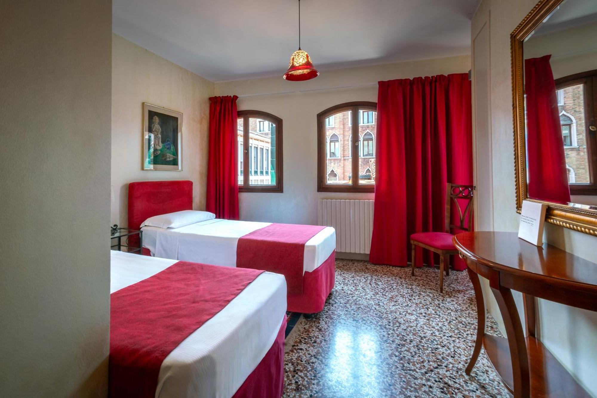 Palazzo San Luca Hotel Венеция Стая снимка