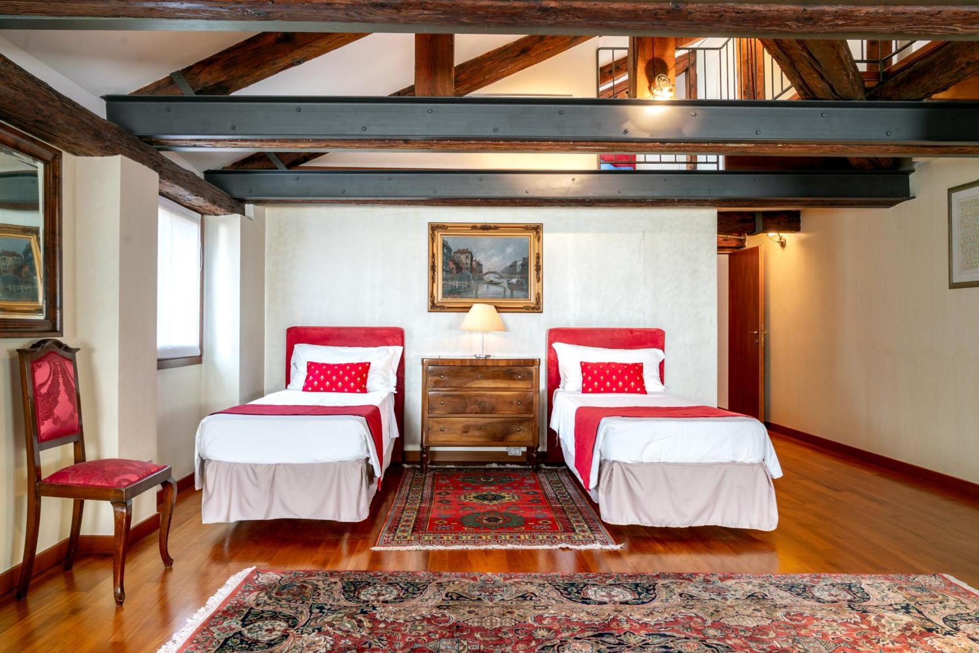 Palazzo San Luca Hotel Венеция Стая снимка