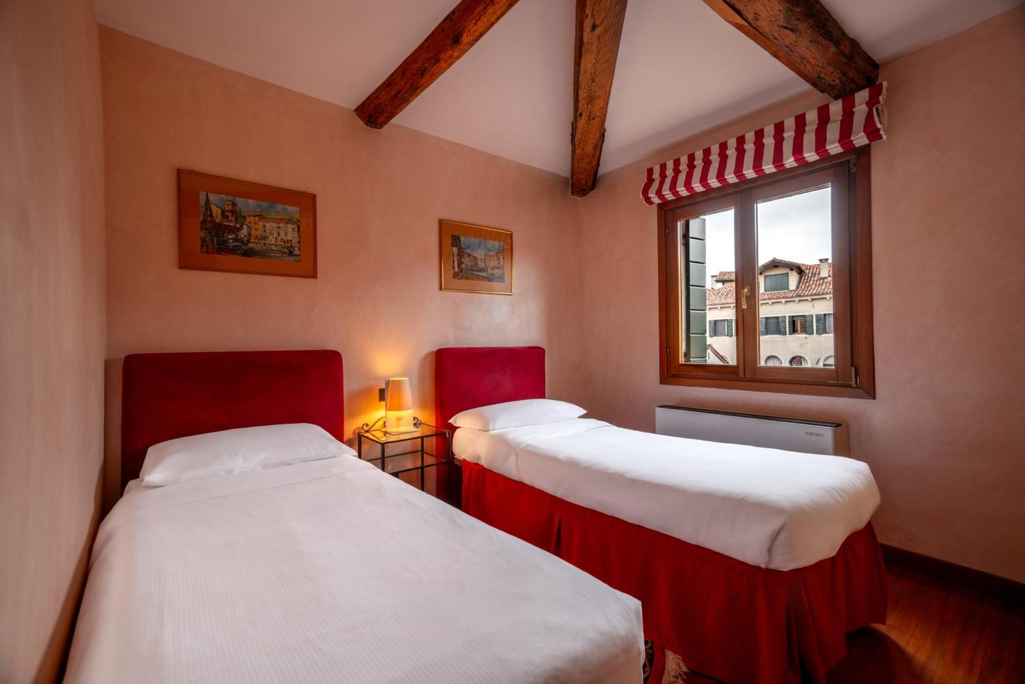 Palazzo San Luca Hotel Венеция Стая снимка