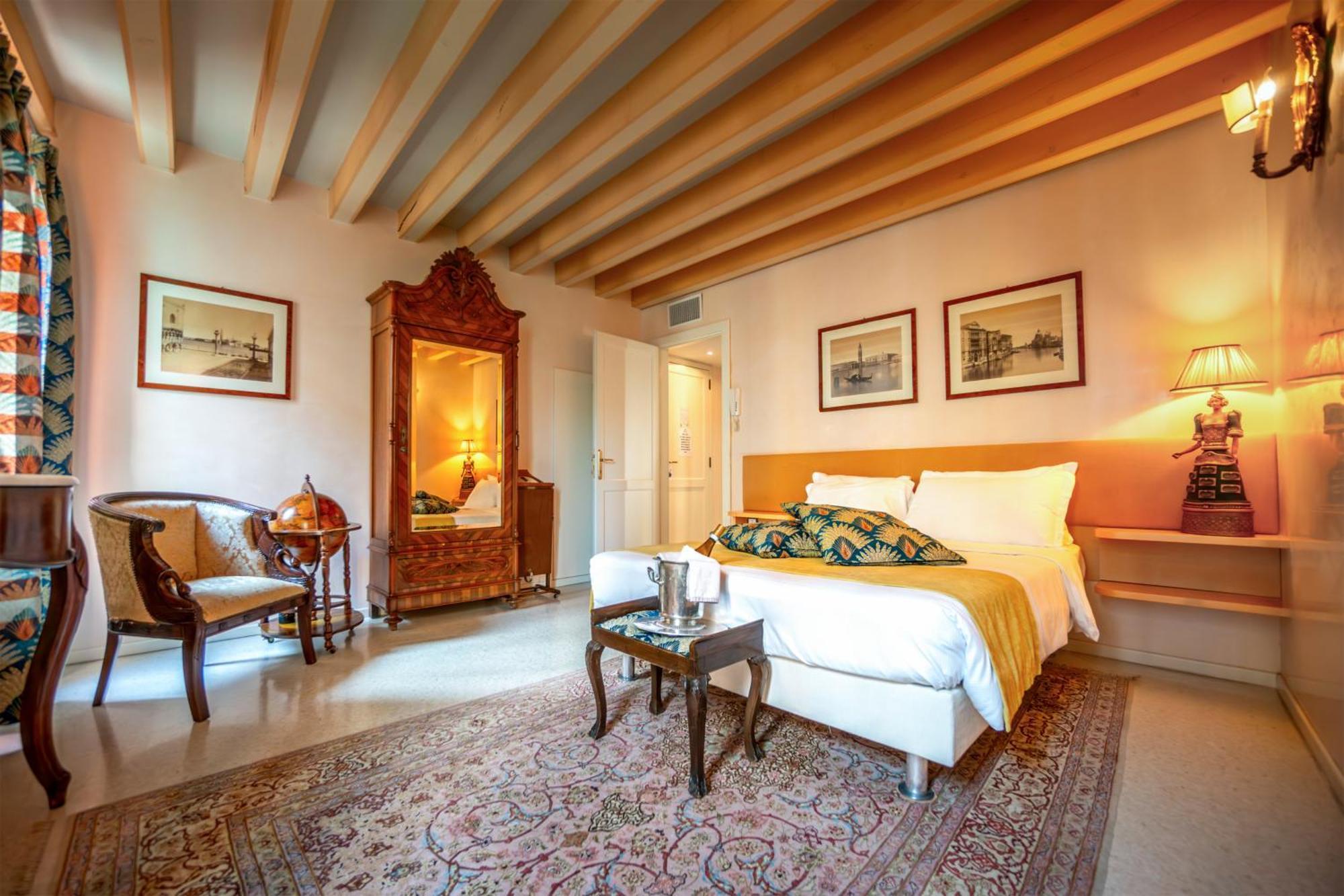 Palazzo San Luca Hotel Венеция Стая снимка